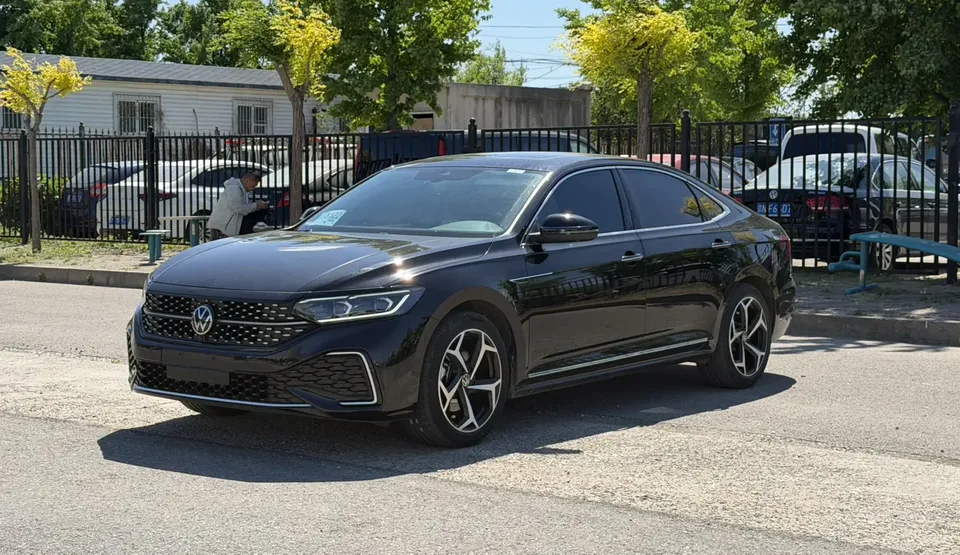 Volkswagen Passat 2025
