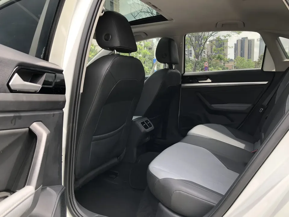 Volkswagen Lavida facelift 1.5L automatic starry sky 5 million version 2023 — миниатюра 3