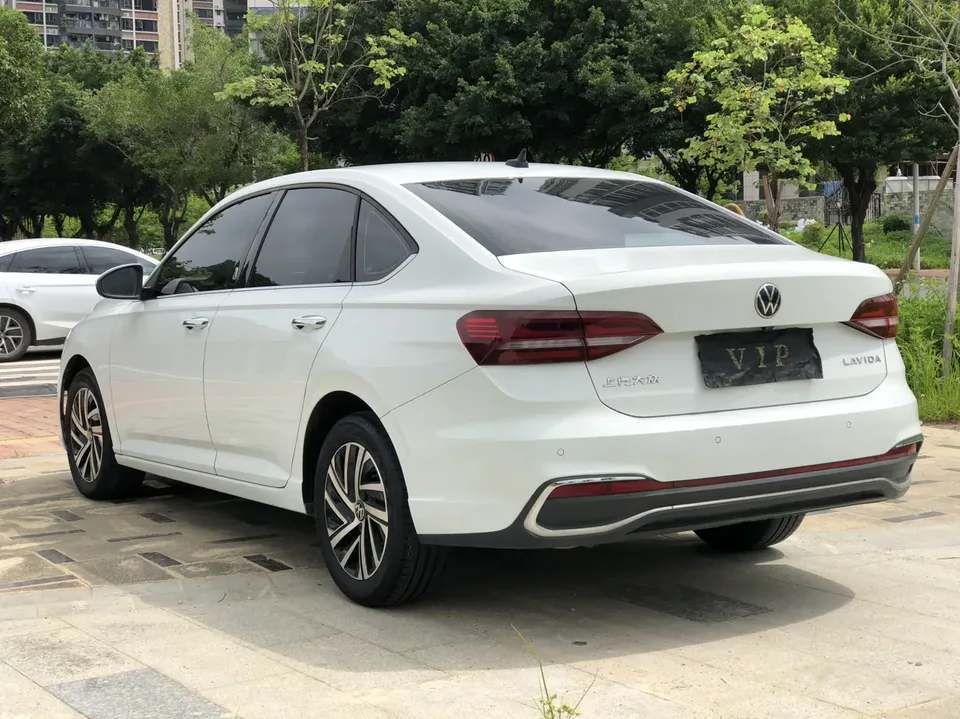 Volkswagen Lavida facelift 1.5L automatic starry sky 5 million version 2023 — миниатюра 4