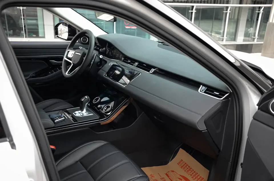 Land Rover Range Rover Evoque Aurora L 249PS Corinthian Bronze Special Edition 2024 — миниатюра 4