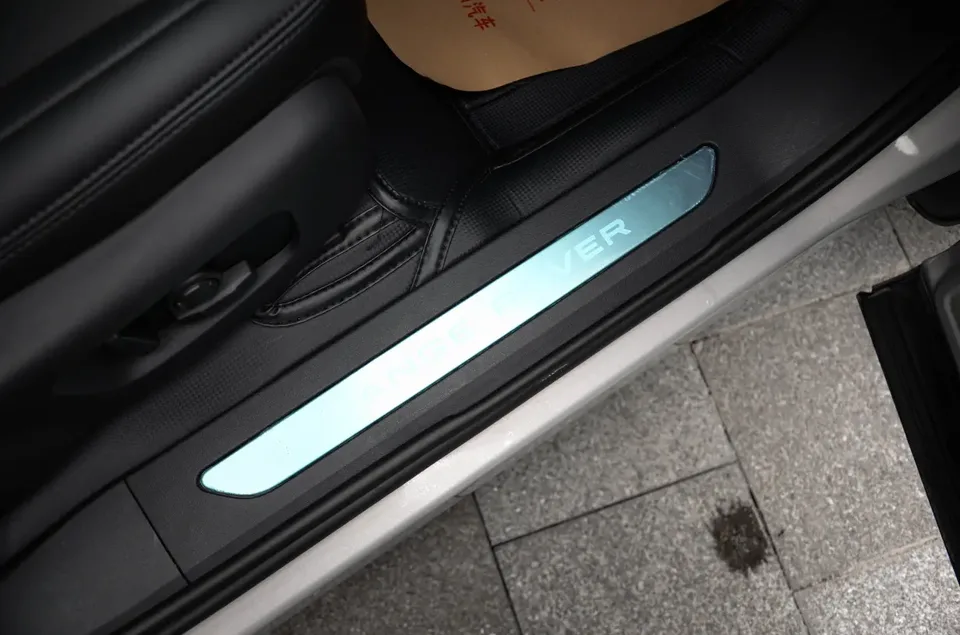 Land Rover Range Rover Evoque Aurora L 249PS Corinthian Bronze Special Edition 2024 — миниатюра 5