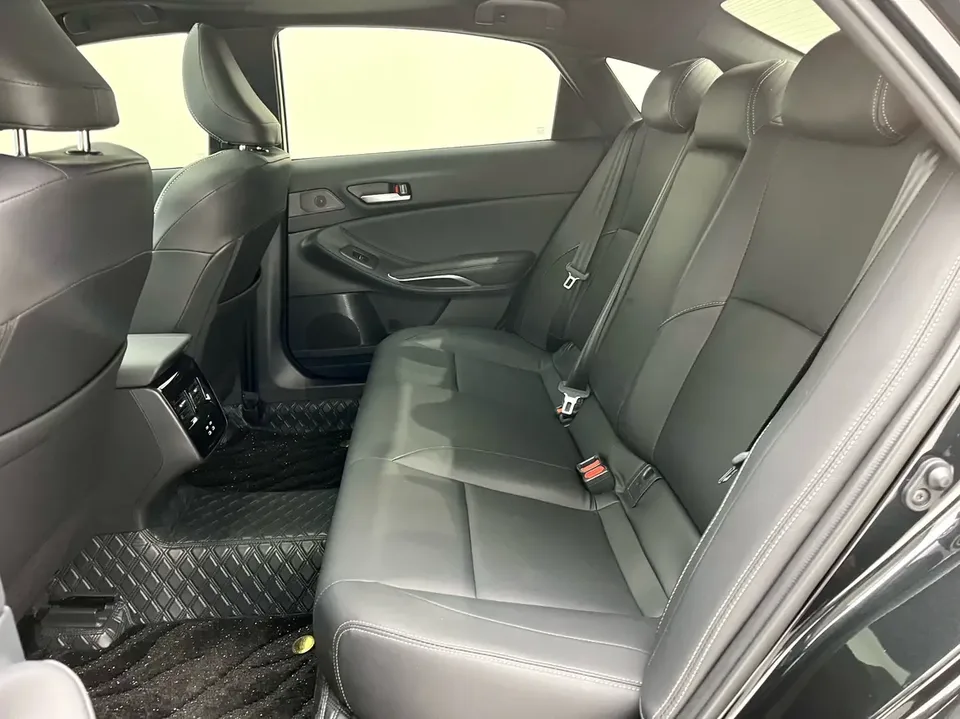 Toyota Avalon Avalon 2.0L CVT Progressive Edition 2025 — миниатюра 5