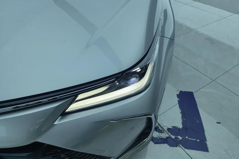 Toyota Corolla smart electric hybrid dual-engine 1.8L E-CVT flagship version 2024 — миниатюра 4