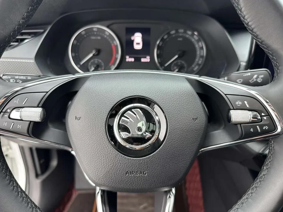 Skoda Octavia PRO TSI280 DSG Exclusive Edition 2023 — миниатюра 4