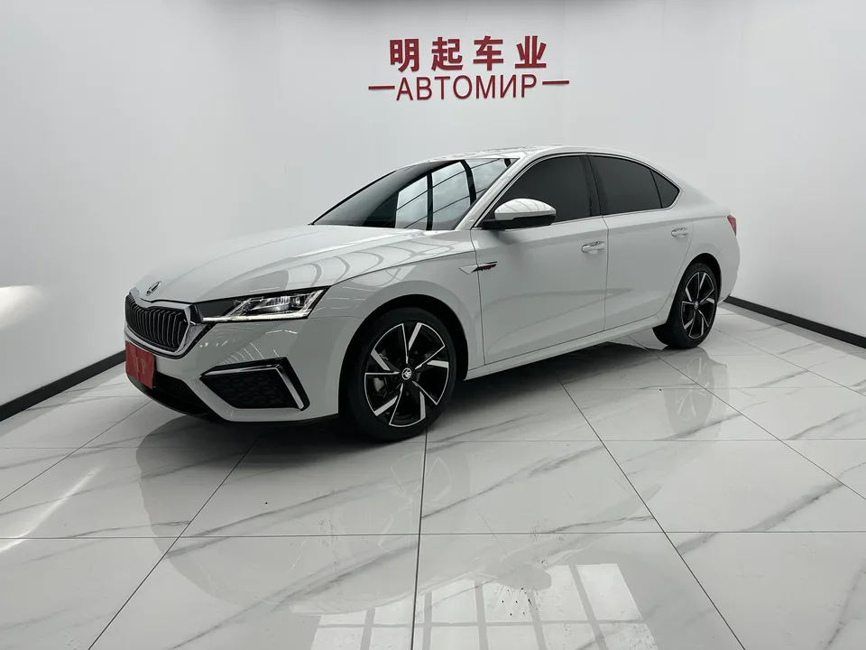 Skoda Octavia PRO TSI280 DSG Exclusive Edition 2023 — фото 1, купить с доставкой в Москву