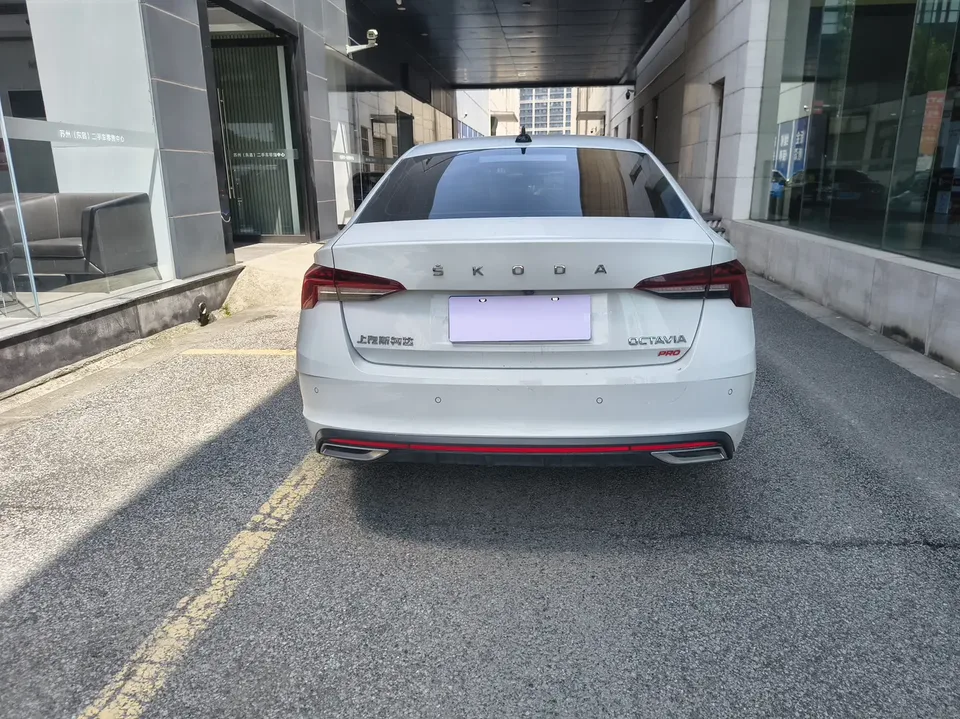Skoda Octavia Octavia 2023 PRO TSI280 DSG Premium Edition 2023 — миниатюра 2