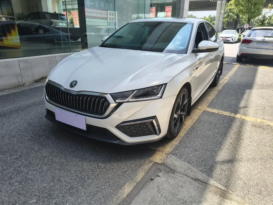 Skoda Octavia Octavia 2023 PRO TSI280 DSG Premium Edition 2023 — фото 1, купить с доставкой в Москву