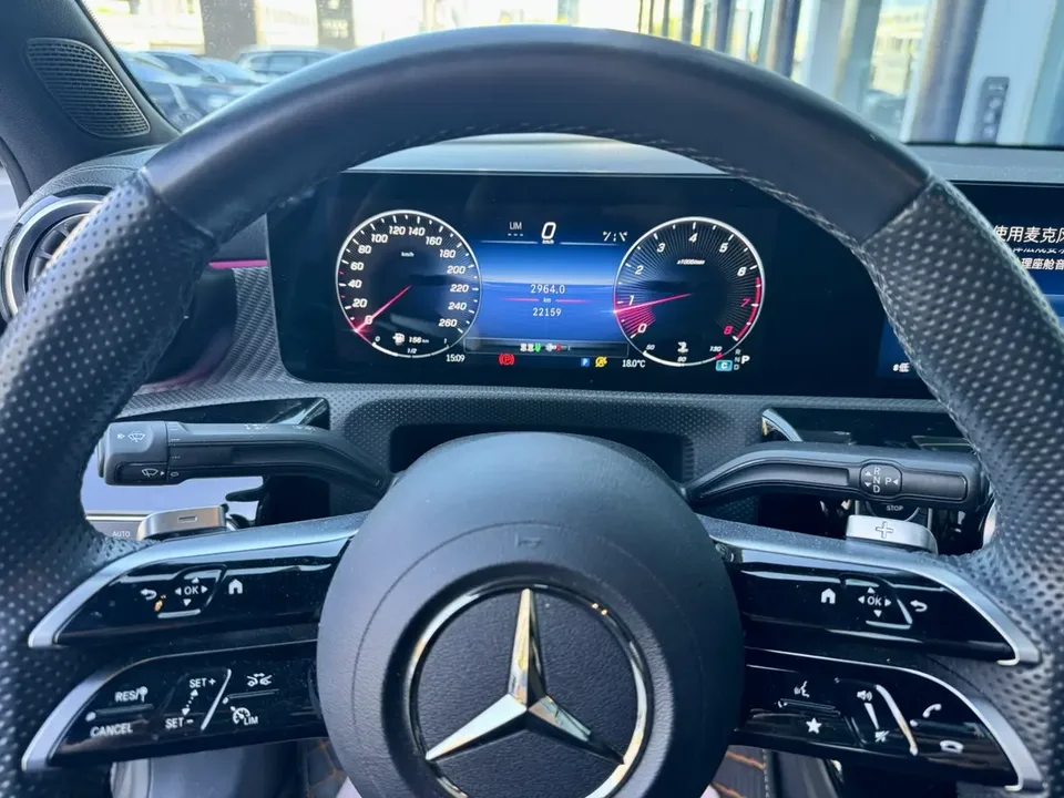 Mercedes-Benz Mercedes Benz A Class Mercedes-Benz A-Class 2023 A 200 L Sports Sedan Fashion Edition 2023 — миниатюра 4