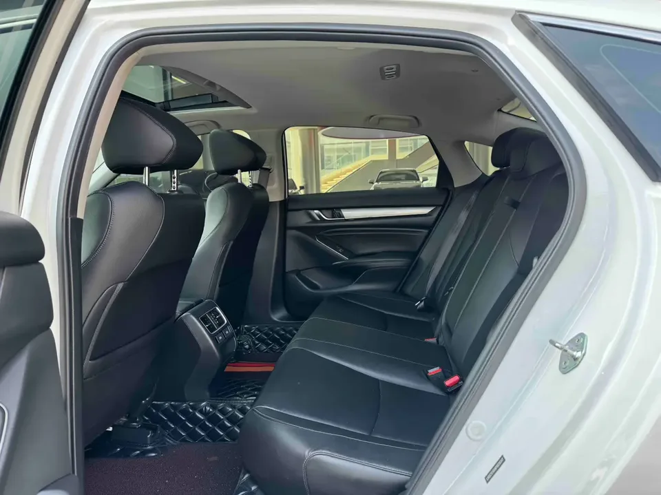Honda Accord Accord 2022 260TURBO Deluxe Edition 2022 — миниатюра 3