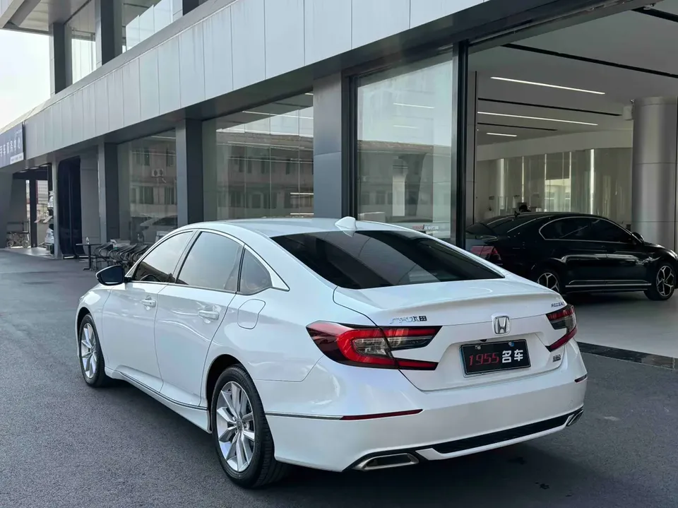 Honda Accord Accord 2022 260TURBO Deluxe Edition 2022 — миниатюра 4