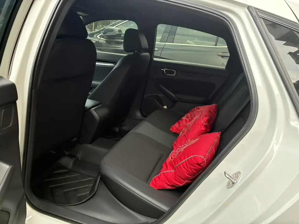Honda CIVIC 2023 Civic HATCHBACK 240TURBO CVT Extreme Edition 2023 — миниатюра 3