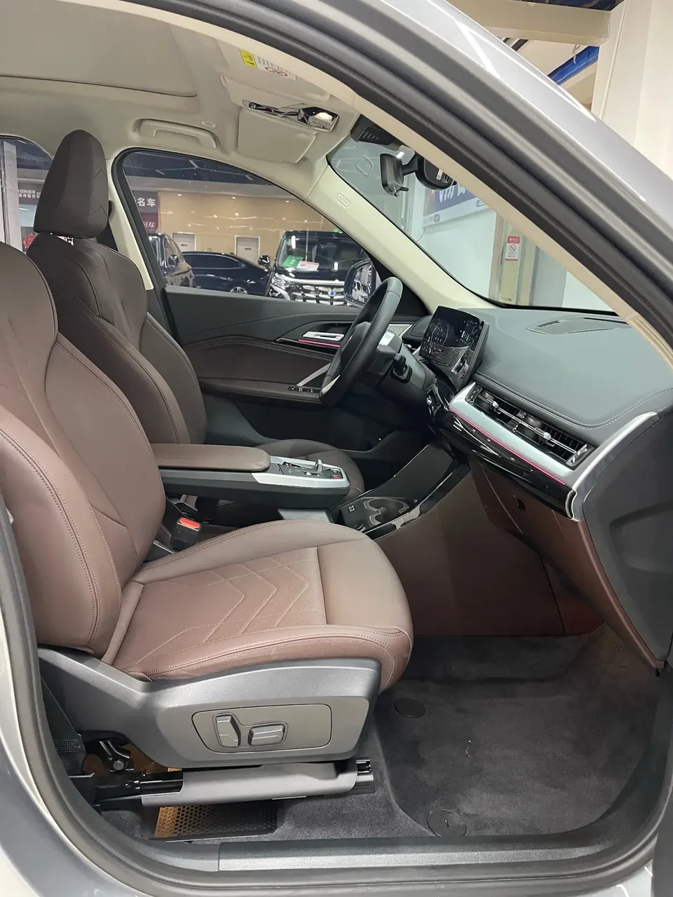 BMW X1 X1 2025 xDrive25Li X Design Package 2024 — миниатюра 5