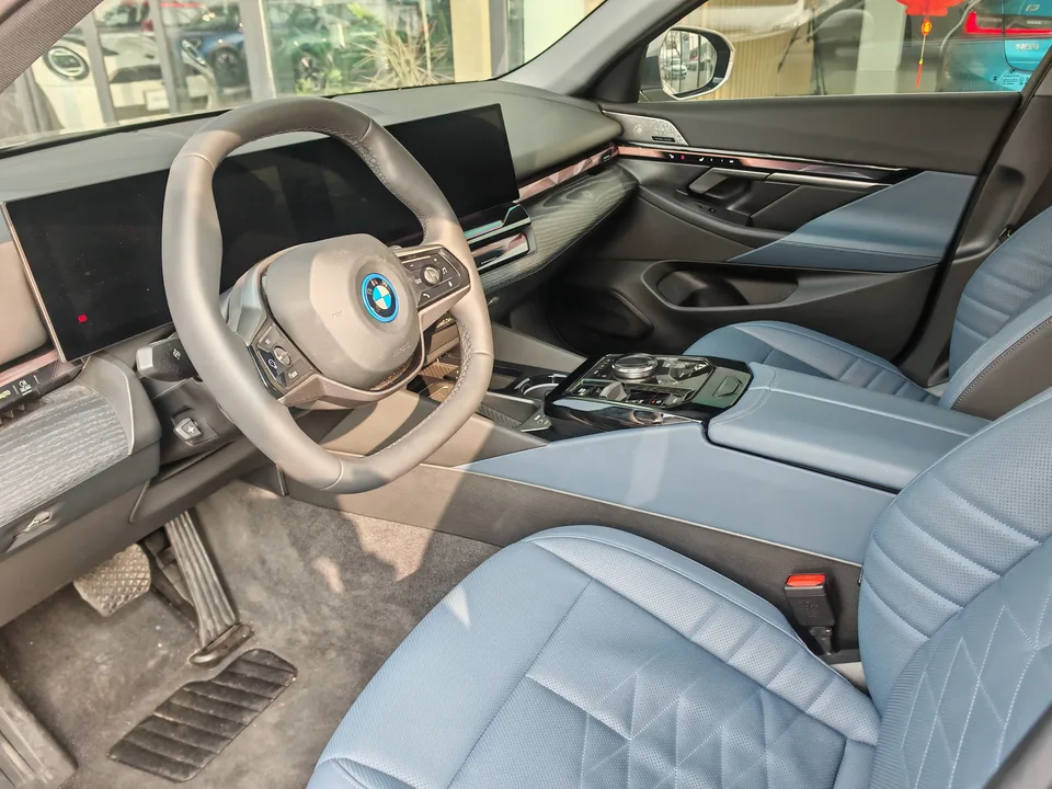 BMW i5 BMW i5 2024 eDrive35L Premium Luxury Package 2025 — миниатюра 4