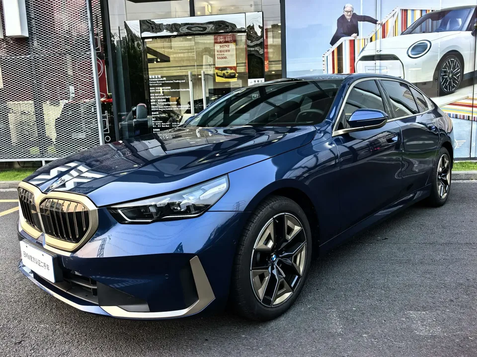 BMW 5 Series 5 Series 2024 525Li M Sports Package 2024 — photo 1, buy with delivery to Moscow