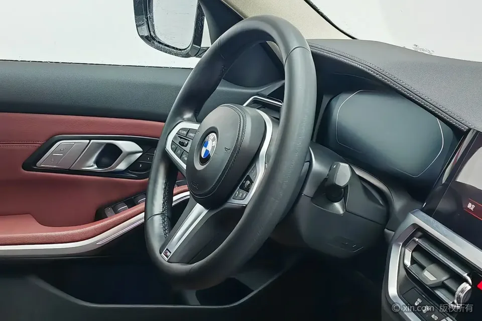 BMW 3 Series 3 Series 2022 facelift 325i M Sport package 2022 — thumbnail 4