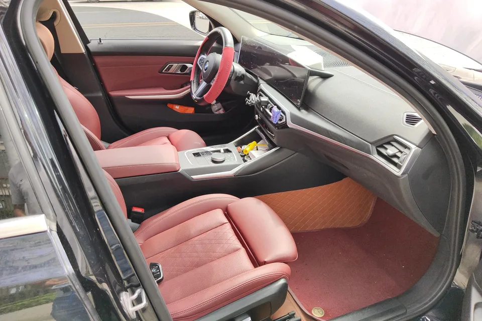 BMW 3 Series 3 Series 2023 facelift 325i M Sport package 2023 — thumbnail 2