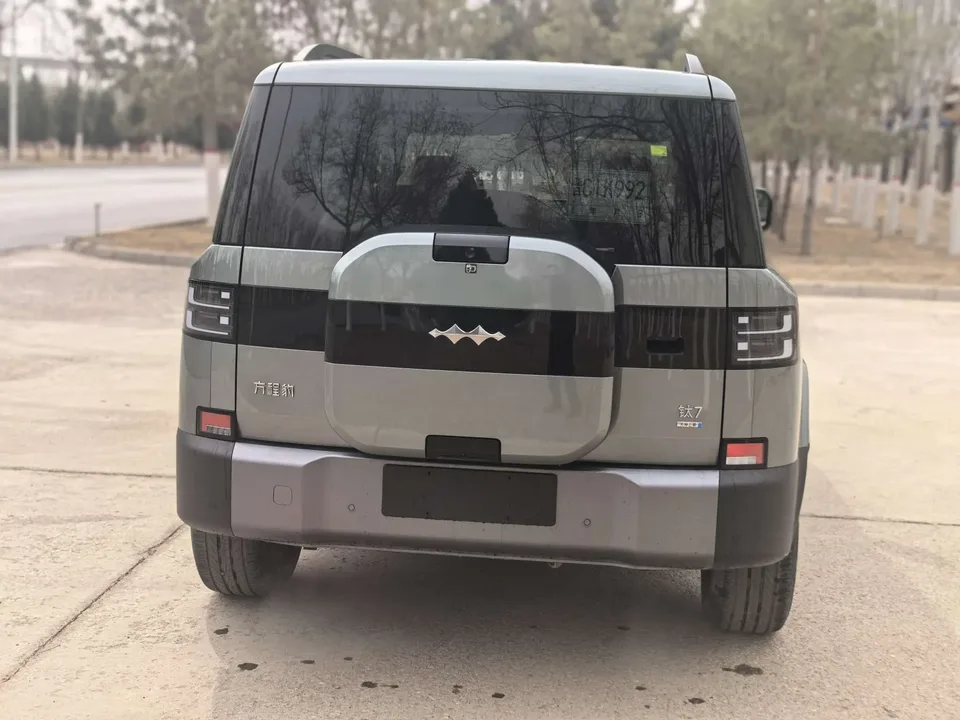 BYD Leopard Titanium 7 PHEV Titanium 7 PHEV 2025 135KM 2WD Pro Edition 2026 — миниатюра 2