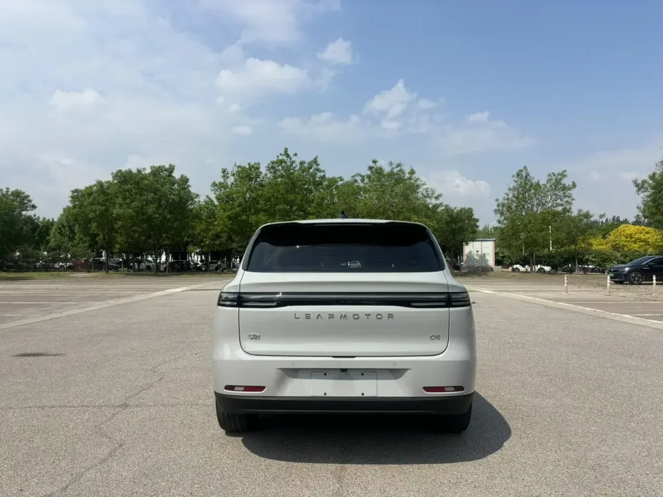 Leapmotor Zero running C10 Extended Range 210 Intelligent Edition 2024 — миниатюра 2