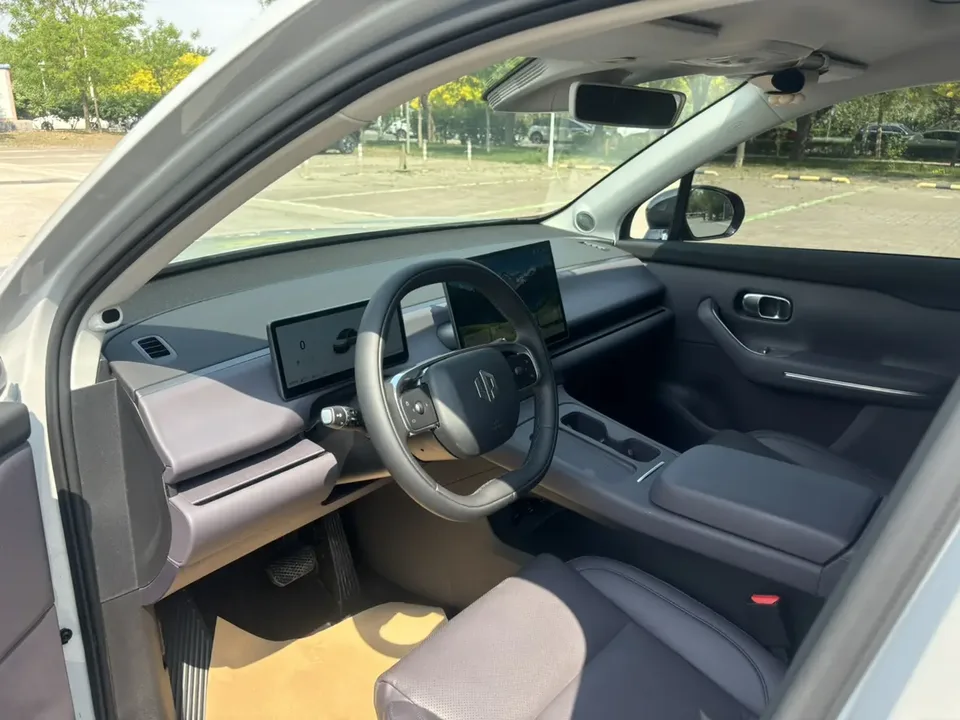 Leapmotor Zero running C10 Extended Range 210 Intelligent Edition 2024 — миниатюра 3