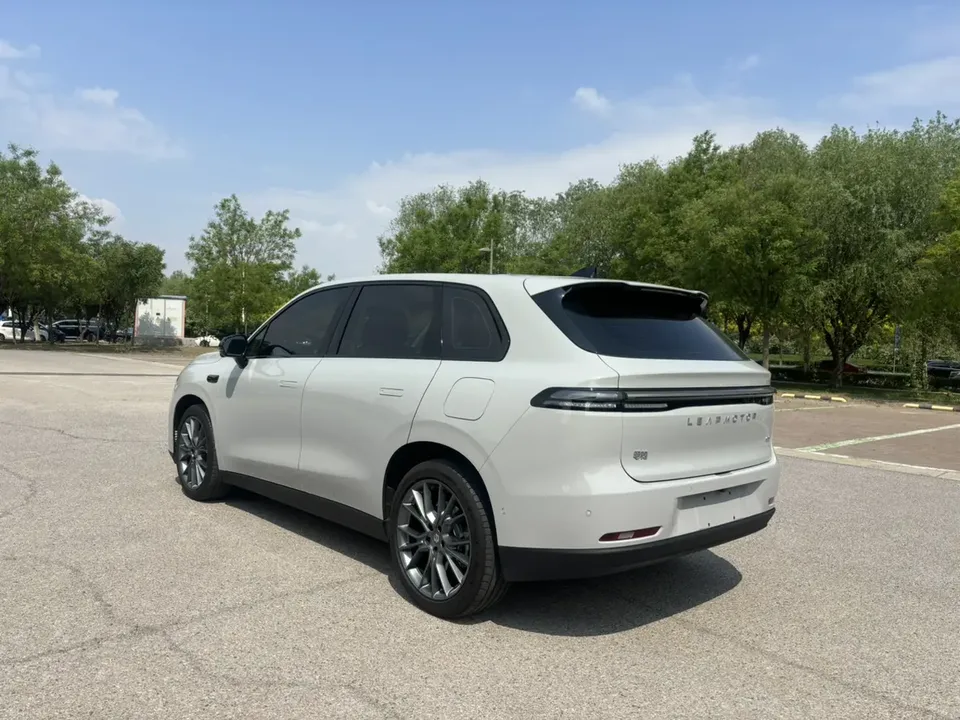 Leapmotor Zero running C10 Extended Range 210 Intelligent Edition 2024 — миниатюра 4