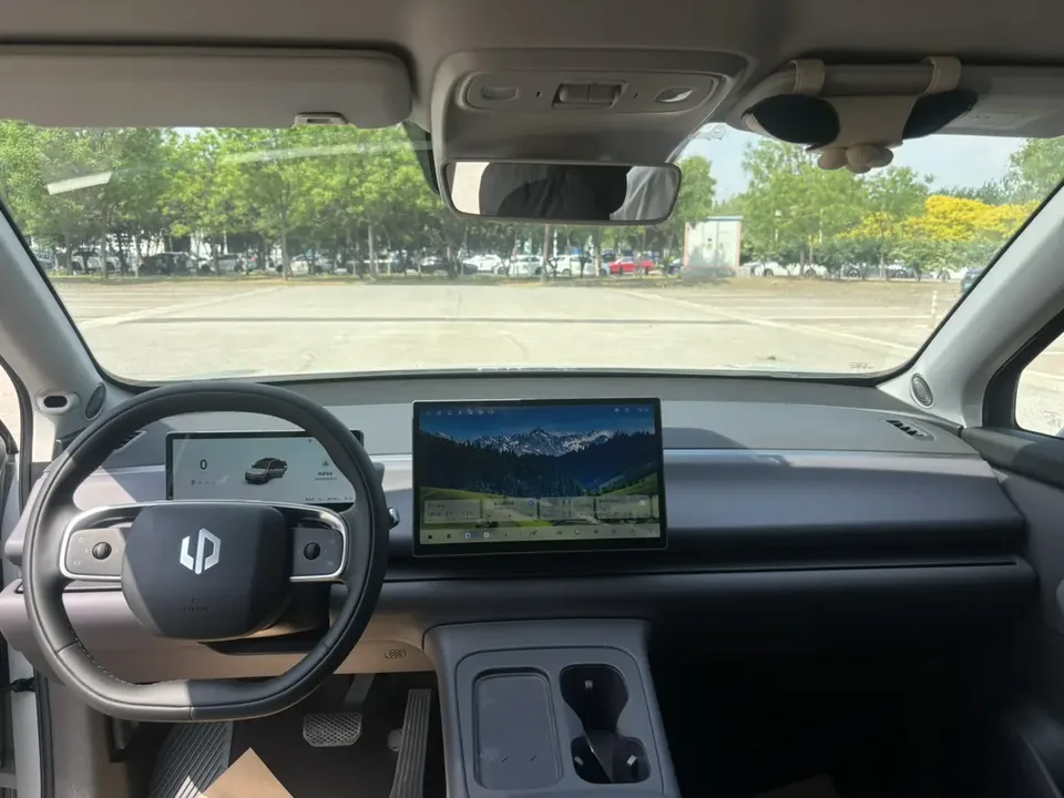 Leapmotor Zero running C10 Extended Range 210 Intelligent Edition 2024 — миниатюра 5