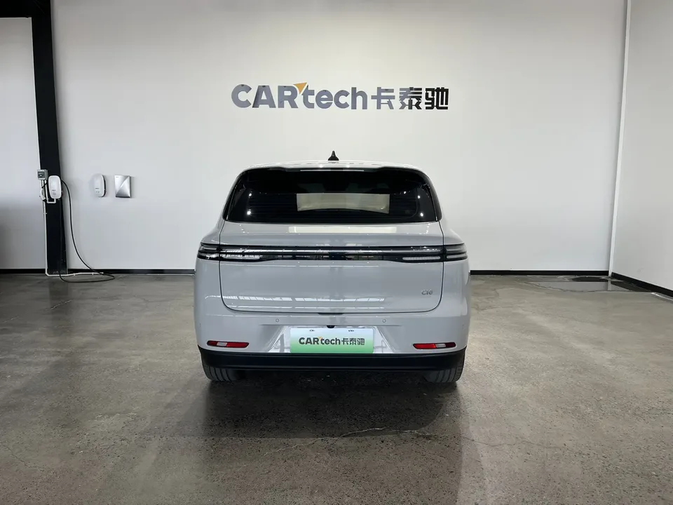 Leapmotor Zero running C10 Pure Electric 530 Smart Edition 2024 — миниатюра 2
