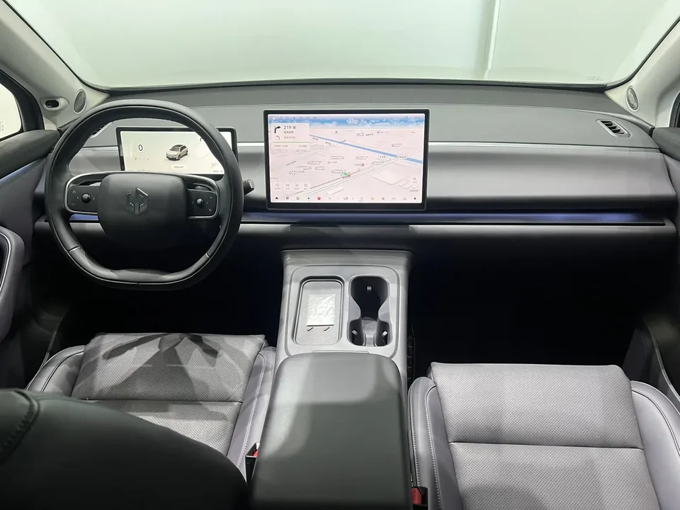 Leapmotor Zero running C10 Pure Electric 530 Smart Edition 2024 — миниатюра 3