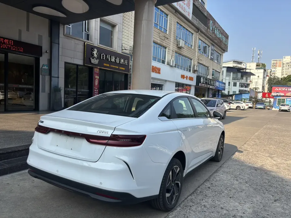 Geely Geometry G6 Geely Geometry G6 2024 500KM flagship model 2024 — миниатюра 2