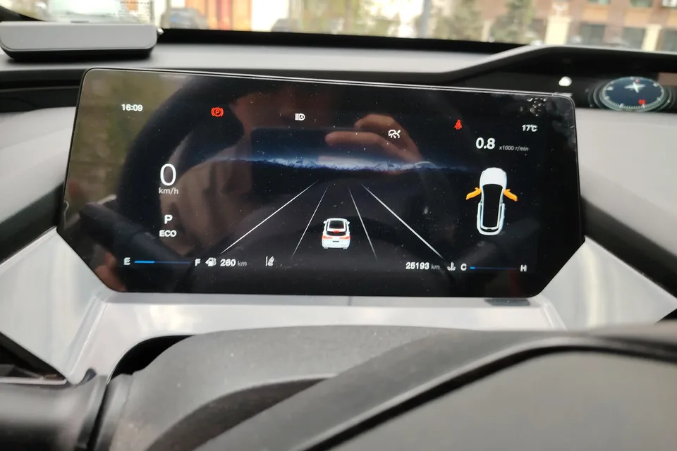 Oshan Changan Auchan Z6 Changan Auchan Z6 2022 Blue Whale 1.5T DCT Smart Navigation Model 2022 — thumbnail 4
