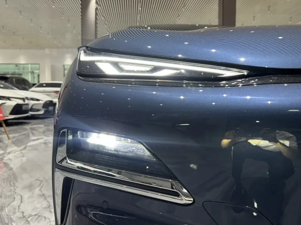 Geely Galaxy Star 8 PHEV 130km EM-i Premium Edition 2025 — миниатюра 3