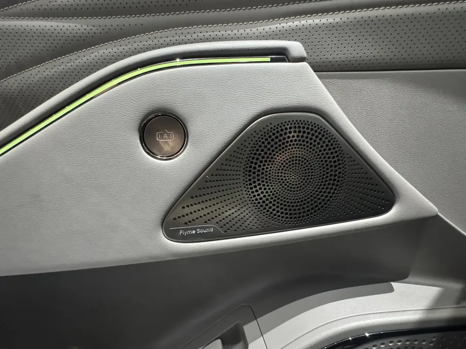 Geely Galaxy Star 8 PHEV 130km EM-i Premium Edition 2025 — миниатюра 3
