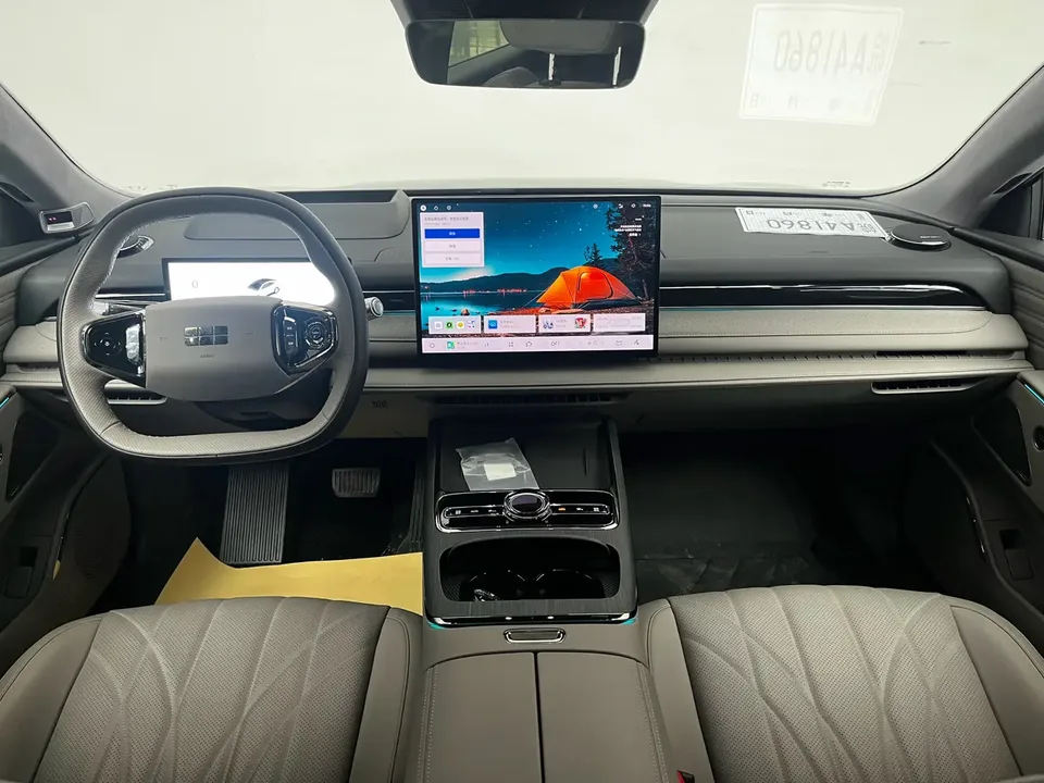 Geely Galaxy Star 8 PHEV 130km EM-P Exploration Edition 2025 — миниатюра 3