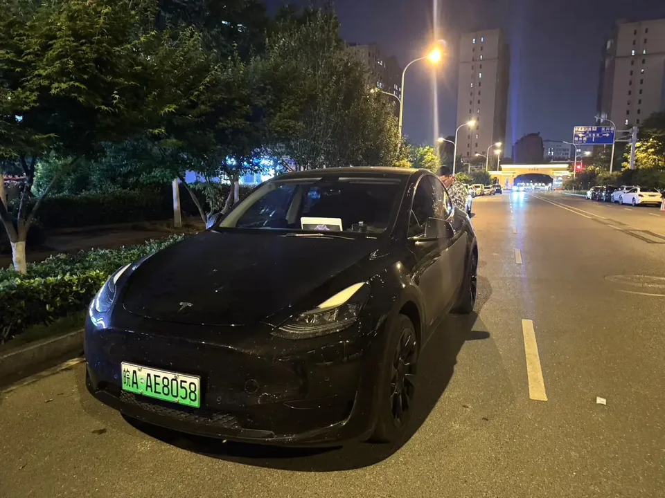 Tesla Model Y 2023