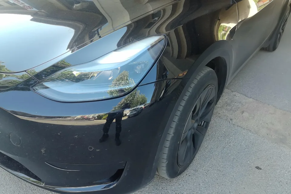 Tesla Model Y rear-wheel drive version 2024 — миниатюра 5