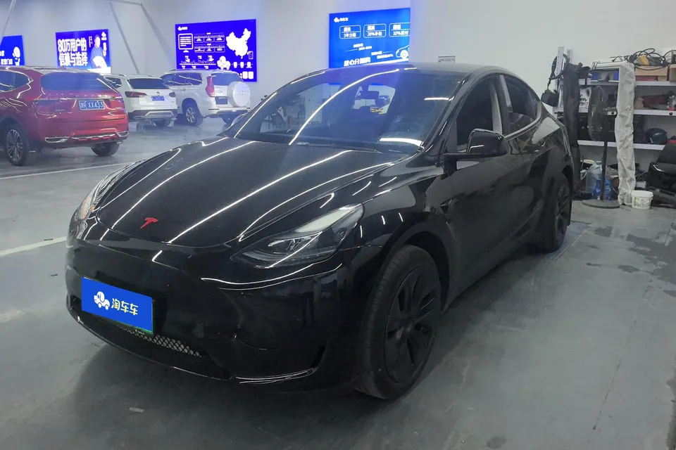 Tesla Model Y 2024
