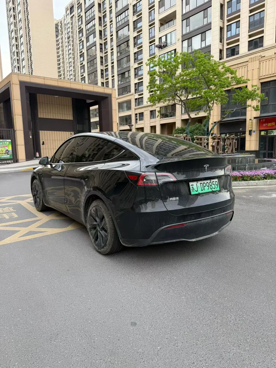 Tesla Model Y 2024