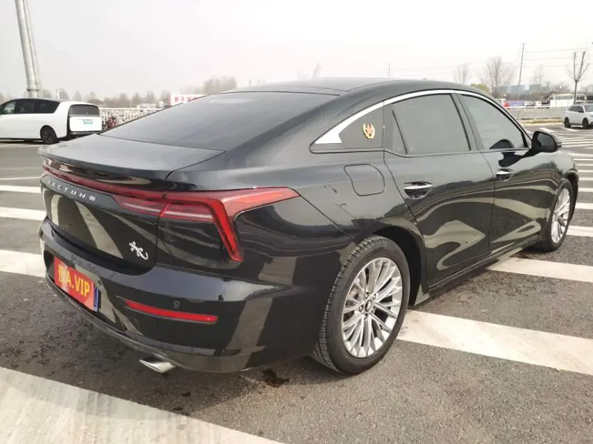 FAW Bestune B70 Pentium B70 2023 Third Generation 1.5T Automatic Enjoyable Model 70th Anniversary Edition 2024 — thumbnail 2
