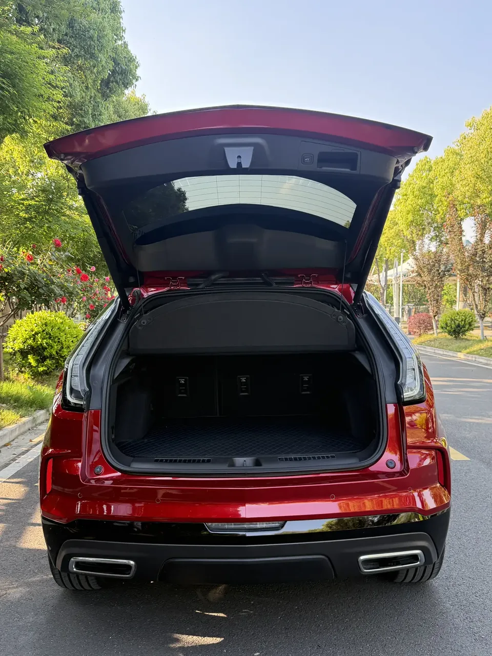 Cadillac XT4 XT4 2024 Cadillac XT4 2024 28T 2WD Luxury 2023 — thumbnail 2