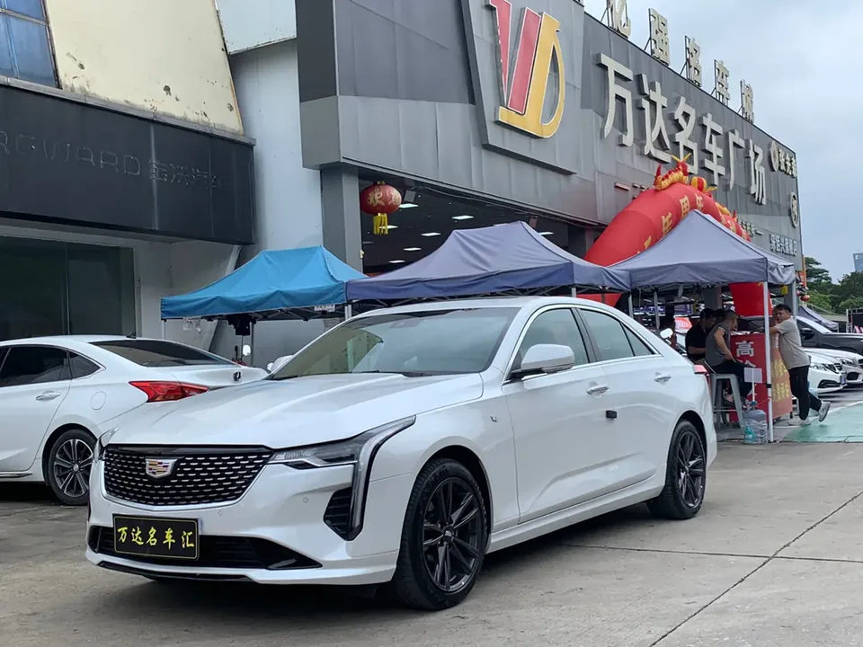 Cadillac CT4 2025