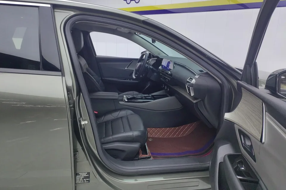 Citroen Versailles C5 X 1.6T Enjoy Extraordinary 2023 — миниатюра 3