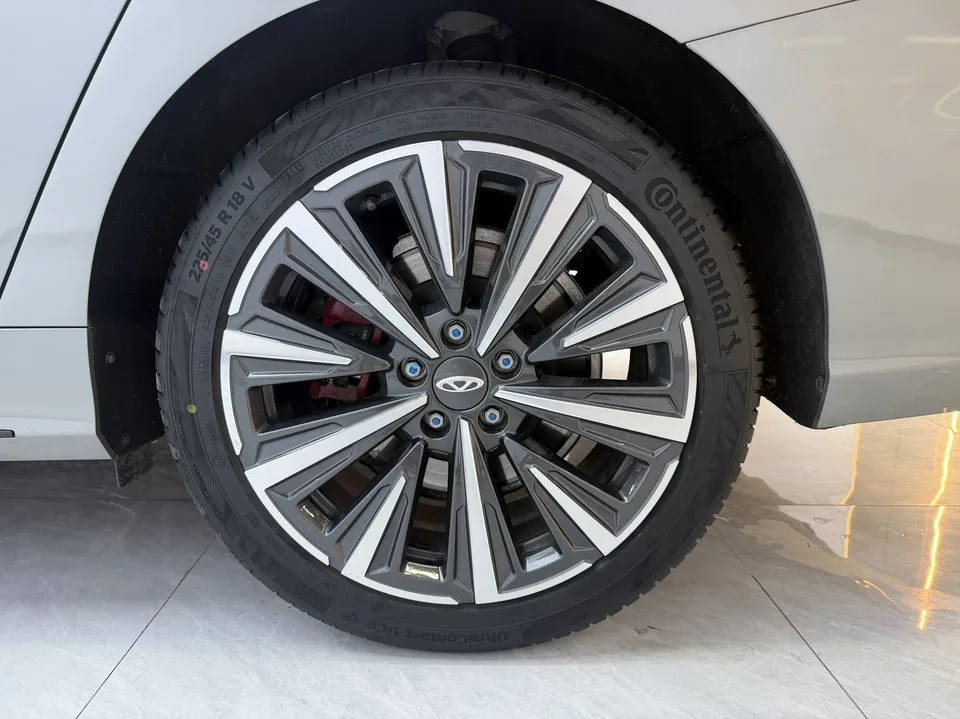 Chery Arrizo 8 High Energy Edition 2.0T DCT 2025 — миниатюра 3