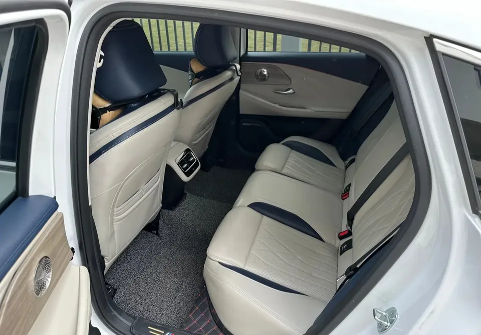 Chery Arrizo 8 1.6TGDI DCT Elegant 2023 — миниатюра 3