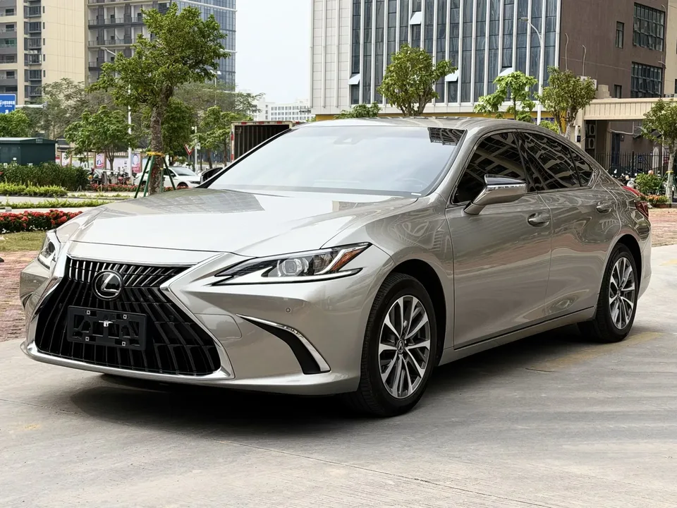 Lexus ES 2022
