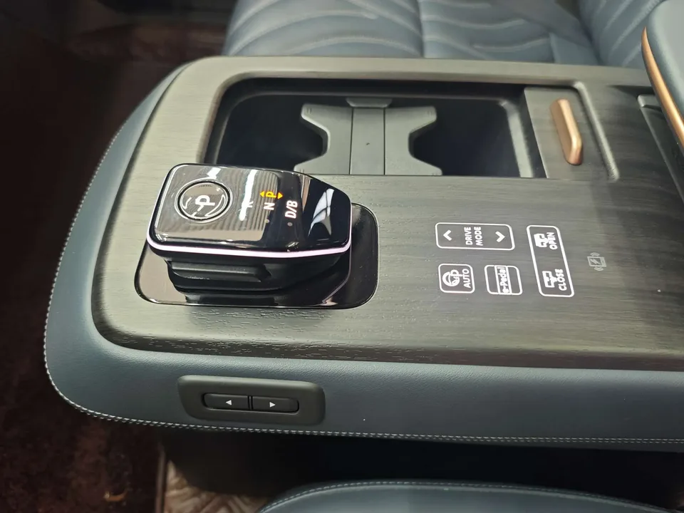 Nissan Ariya high-performance four-wheel drive top version 2023 — миниатюра 3