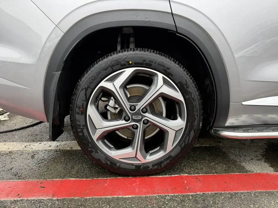 Geely Monjaro 2.0TD DCT EVO 2WD Changfeng Edition 2024 — миниатюра 3