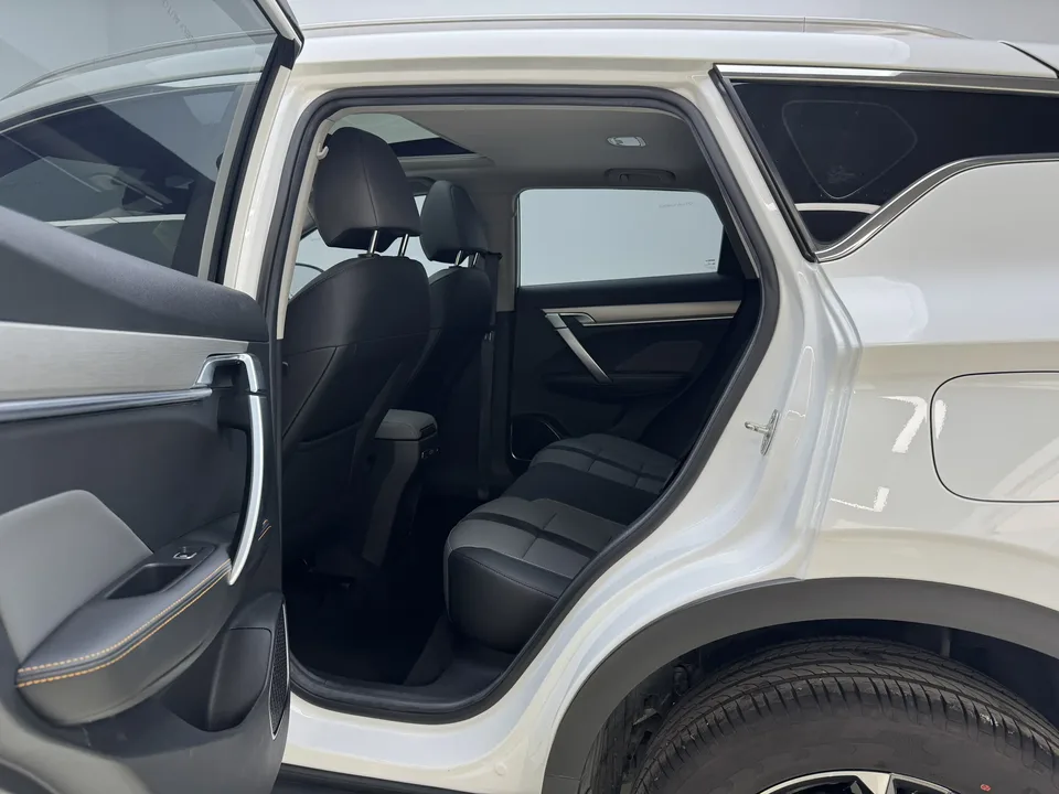 Geely Coolray SX11 Binyue 2023 1.5T DCT Platinum Edition 2024 — thumbnail 5