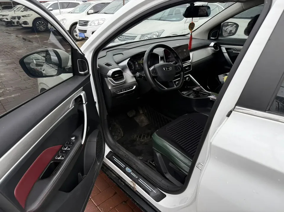 Geely Coolray SX11 Binyue 2021 240T DCT Platinum Edition 2022 — thumbnail 5