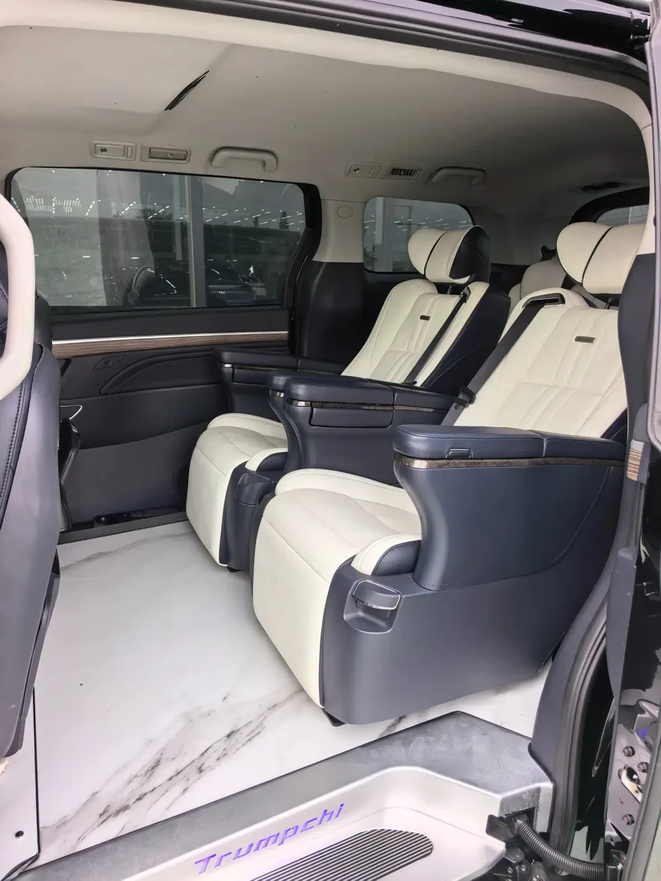GAC Trumpchi M8 Trumpchi M8 2021 Lingxiu Series 390T Deluxe Edition 2022 — миниатюра 3