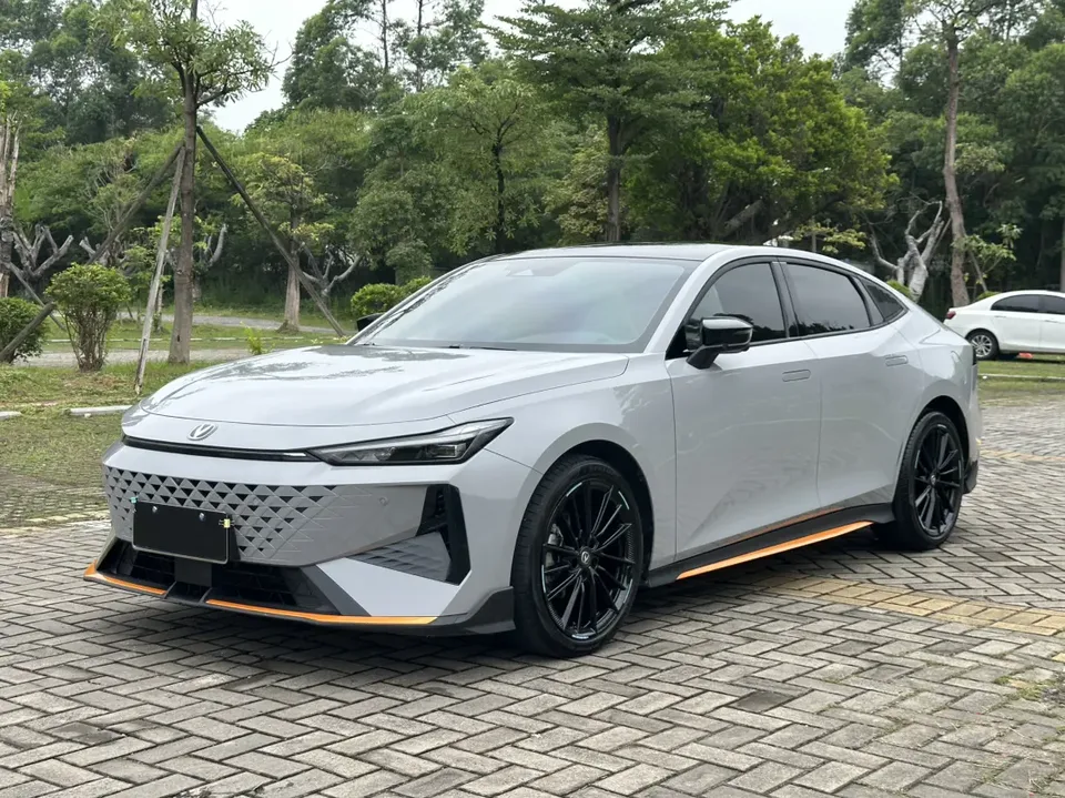 Changan UNI-V Changan UNI-V 2024 1.5T Premium Sports 2024 — photo 1, buy with delivery to Moscow