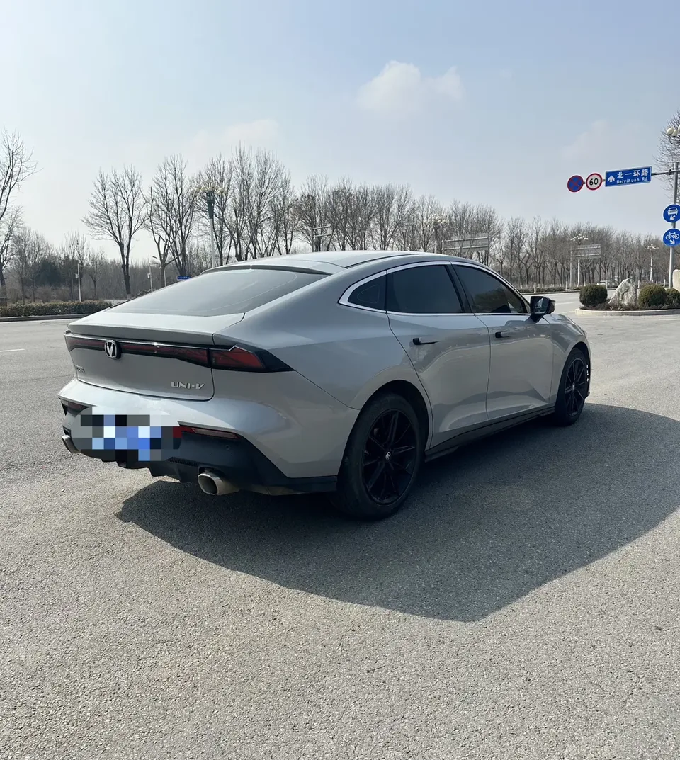 Changan UNI-V 1.5T Excellence Edition 2023 — миниатюра 2